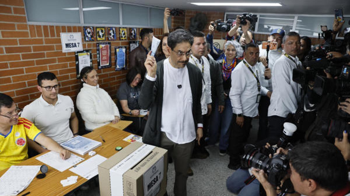 Three Candidates, One Question: Will Colombia Turn Left or Right